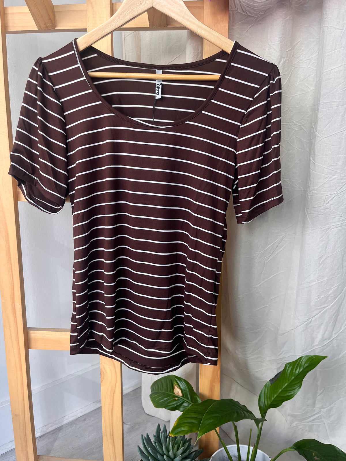 REMERAS ULTRA RAYADAS Chocolate