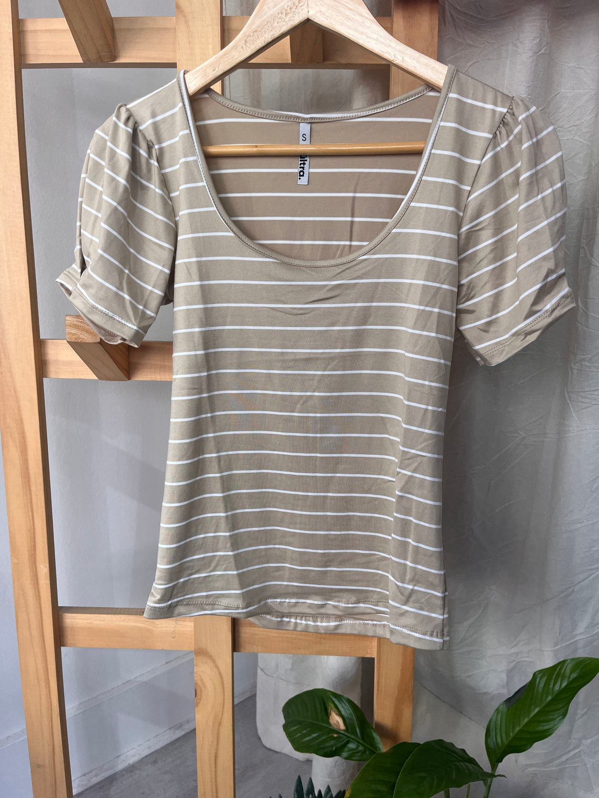 REMERAS ULTRA RAYADAS Visón