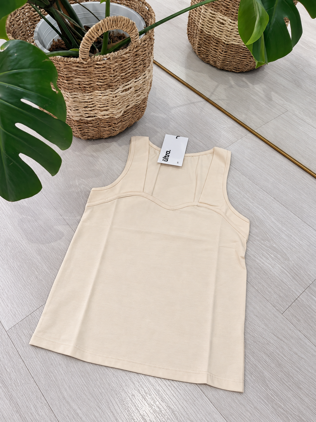 MUSCULOSA ESCOTE CORAZON