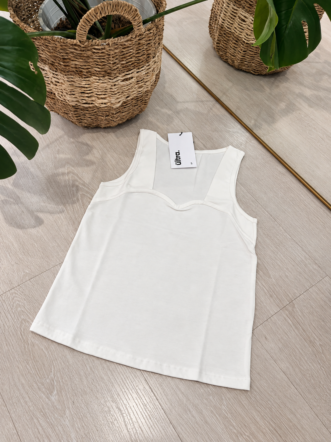 MUSCULOSA ESCOTE CORAZON
