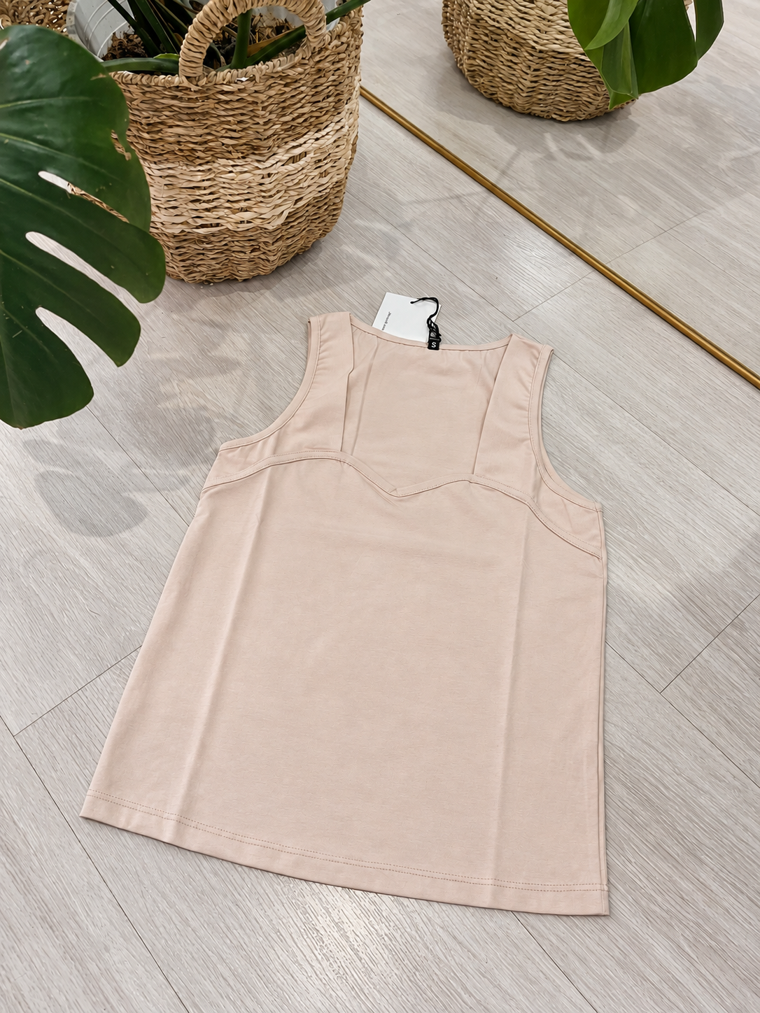 MUSCULOSA ESCOTE CORAZON